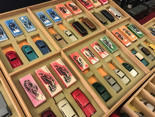 Sorgsam verpackt - rare Modellautos - Oldtimerbörse Spa 2016