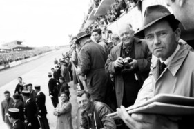 Bild: Spannung in Le Mans 1961; rechts im Bild rechts ist Ferry Porsche.