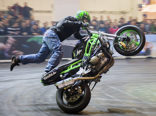 Spektakuläre Motorsport-Action in der DMAX Motorsportarena in der Halle 7 - Essen Motor Show 2013