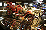 Spiegel und Lichteffekte um frühe Motorwagen im Mercedes-Museum in Stuttgart (© Daniel Reinhard, 2013) Spiegel und Lichteffekte um frühe Motorwagen im Mercedes-Museum in Stuttgart (© Daniel Reinhard, 2013)