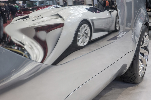 Spiegelungen auf den Citroën-Konzeptfahrzeugen - Rétromobile Paris 2019
