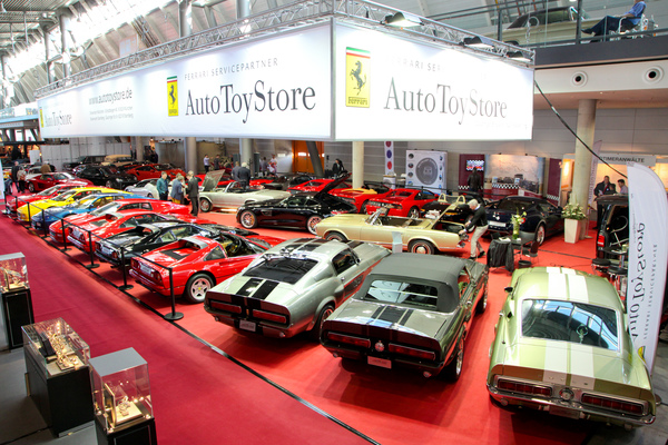 Spielzeug für erwachsene Kinder beim Auto Toy Store - Retro Classics Stuttgart 2017