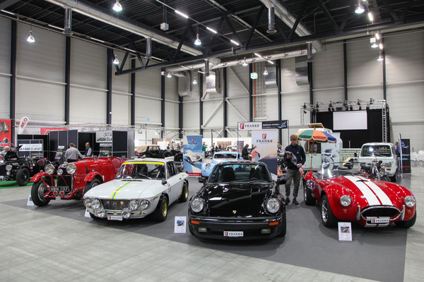 Bild Sportliche Autos dominieren bei Franks Originale. Ironie: die Cobra ist ein Autokraft-Nachbau von 1985 – Swiss Classic World Luzern 2022