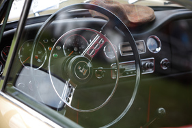 Sportliches Interieur des Sunbeam Venezia - 35. British Car Meeting auf dem Flugplatz Mollis