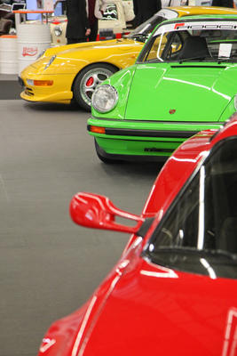 Sportwagen-Farbenspiel mit Ferrari und Porsche - IAA Heritage by Motorworld 2019