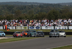 St. Mary's Trophy am Goodwood Revival 2012 - Rennen 1, Runde 1 - Leistung vor Kampfgewicht, Jaguar vor Austin
