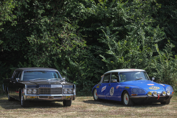 Staatslimousine und Rallye-Auto Seite an Seite - Concours d'Elégance Suisse Coppet 2022