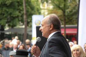 Stadtrat Filippo Leutenegger redet von glänzenden Augen … - am Zurich Classic Car Award 2015 Stadtrat Filippo Leutenegger redet von glänzenden Augen … - am Zurich Classic Car Award 2015