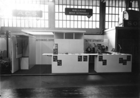 Stand der Automobil Revue/Hallwag - soll die Reiselust wecken - Genfer Automobilsalon 1965