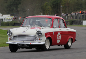 Standard Vanguard Phase III (1959) - Rennen R5 und R12 - St Mary's Trophy am Goodwood Revival 2012 (1959)