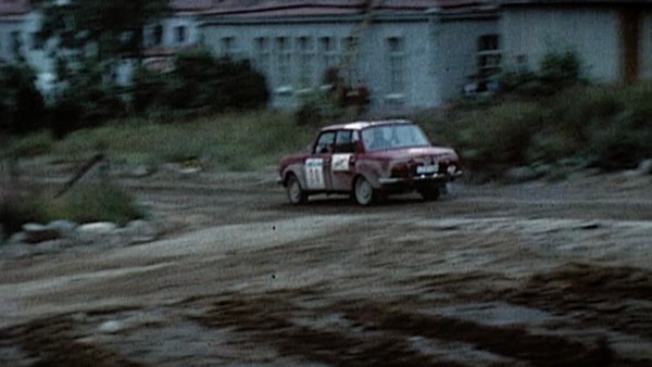 Standbild aus dem Film "Die Evolution des Driftwinkels Vol. 2" von Helmut Deimel