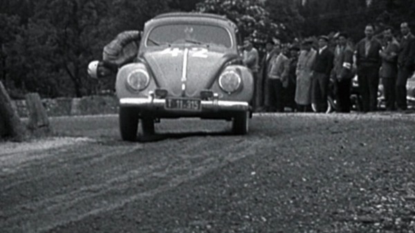 Standbild aus dem Film "Die Evolution des Driftwinkels Vol. 2" von Helmut Deimel