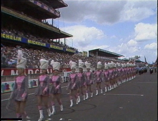 Standbild aus dem Film "Le Mans 1982" Grid Girls