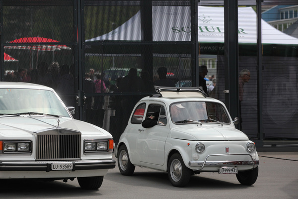 Standesunterschiede - Rolls-Royce Silver Spirit und Fiat 500 Nuova - Swiss Classic World Luzern 2019