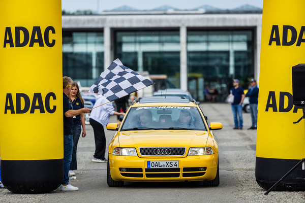 Image: The start and finish of the ADAC Youngtimer Tour Bodensee 2025 was the Klassikwelt Bodensee in Friedrichshafen
