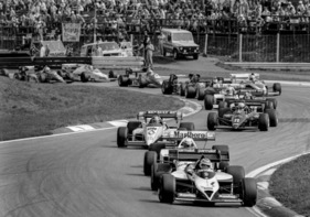 Start zum 400. Grand Prix der Formel 1 - Piquet vor Prost und Tambay; im Hintergrund greift Senna Nigel Mansell - GP von Österreich 1984