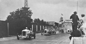 The start of the 1926 German Grand Prix at the AVUS in Berlin. Jakob Scholl (No. 28) got off to the best start in his NSU six-cylinder supercharged car.