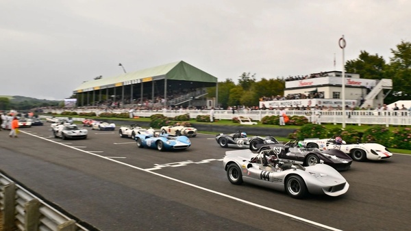 Start zum Lauf um die Whitsun Trophy - Goodwood Revival 2024
