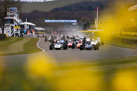 Start zum Rennen um den Derek Bell Cup - Goodwood Members Meeting 2016