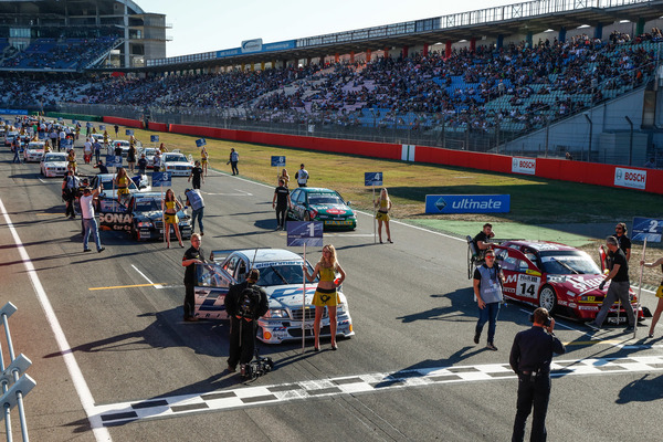 Startaufstellung mit Grid Girls - Tourenwagen Classics Hockenheimring 13./14. Oktober 2018