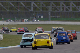 Starterfeld Kampf der Zwerge auf der Parabolika - Bosch Hockenheim Historic 2013