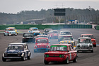 Bild: Starterfeld Kampf der Zwerge in der Südkurve - Bosch Hockenheim Historic 2013