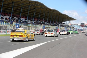 Starterfeld der Tourenwagen Classics