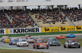 Startgetümmel beim Kampf der Zwerge - Gleichmässigkeitslauf am Bosch Hockenheim Historic 2012