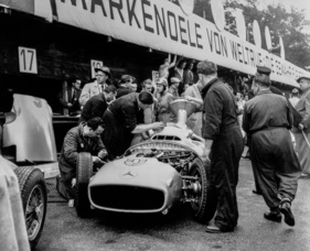 Startvorbereitungen an den Boxen - Grosser Preis der Schweiz (1954)