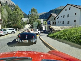 Stau im Bergdorf - Alpenbrevet 2025 Stau im Bergdorf - Alpenbrevet 2025