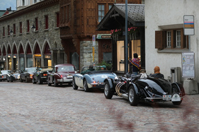 Stau vor dem Start vor dem Badrutt's Palace Hotel - 31. British Classic Car Meeting St. Moritz 2025 Stau vor dem Start vor dem Badrutt's Palace Hotel - 31. British Classic Car Meeting St. Moritz 2025