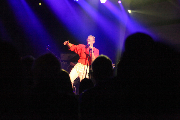 Stefanie Heinzmann "in concert" zusammen mit einer "unplugged band" anlässlich der Eröffnungsfeier der Autohalle Andelfingen