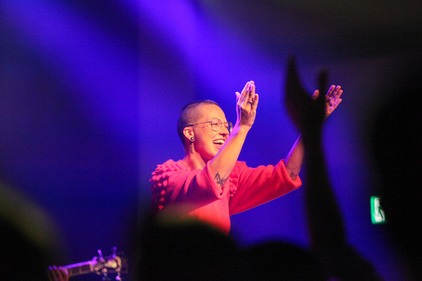 Stefanie Heinzmann "in concert" zusammen mit einer "unplugged band" anlässlich der Eröffnungsfeier der Autohalle Andelfingen