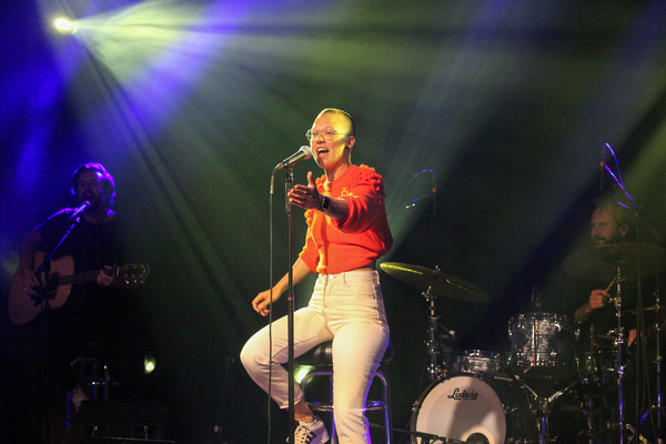 Image: Stefanie Heinzmann "in concert" together with an "unplugged band" on the occasion of the opening ceremony of the Autohalle Andelfingen