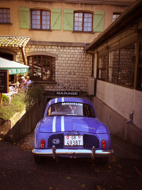 Steil und tief - das ist die Garage des Hotel Du Cours in Sisteron