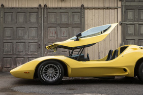 Sterling GT (1971) - für den Einstieg kann das Dach nach oben geklappt werden