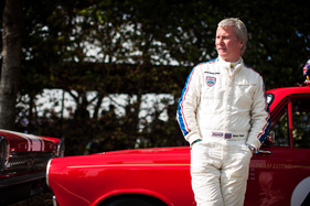 Steve Soper wartet auf sein Rennen im Ford Lotus Cortina Mk1 (1965) - St. Mary's Trophy - Goodwood Revival 2015
