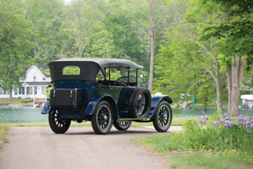 Stevens-Duryea Model C-Six Five-Passenger Touring (1913) - als Lot 208 an der RM Auction in Monterey am 15./16. August 2014