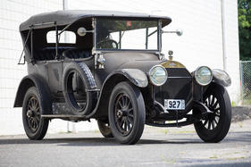 Stevens-Duryea Model C6 Five-Passenger Touring (1913) - als Lot 343 an der Philadelphia-Versteigerung von Bonhams am 2. Oktober 2017