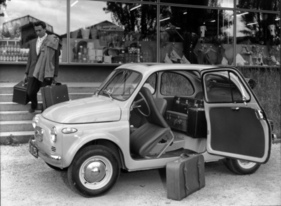 Steyr-Puch 500 (1957) - Platz für die Koffer gibt's auch im Innern (1957)