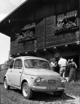 Almauftrieb mit Steyr-Puch. Darauf wird erst einmal angestossen – natürlich mit alkoholfreien Getränken.