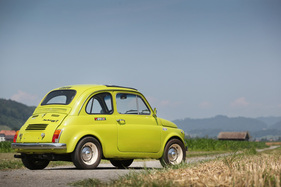 Beinahe idyllisch – nur der dicke Doppelauspuff macht misstrauisch.