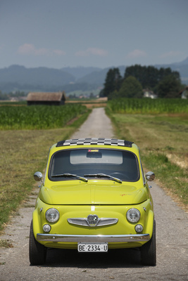 Mit einem Steyr-Puch 650 wird auch ein Feldweg zu einer breiten, gut nutzbaren Strasse.