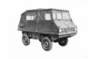 Steyr-Puch Haflinger (1965) - mit montiertem Verdeck und vier Türen Steyr-Puch Haflinger (1965) - mit montiertem Verdeck und vier Türen