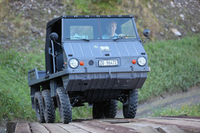 Steyr-Puch Haflinger 706 (703 AP, 1973) - Holzbrücken sind kein Hinderniss für den Haflinger