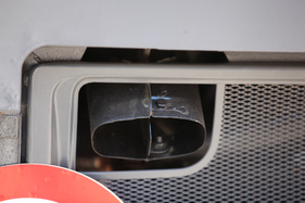 Steyr-Puch Haflinger 706 (703 AP, 1973) - der Auspuff wird oben aus dem Motorraum geführt