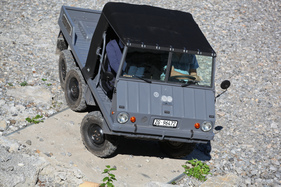 Steyr-Puch Haflinger 706 (703 AP, 1973) - die mitlenkenden Räder der mittleren Achse machen das Fahrzeug handlicher