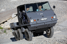 Steyr-Puch Haflinger 706 (703 AP, 1973) - jede Achse ist unabhängig gefedert Steyr-Puch Haflinger 706 (703 AP, 1973) - jede Achse ist unabhängig gefedert
