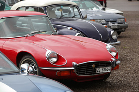 Sticht immer heraus - Jaguar E-Type - Oldtimer Sunday Morning Zug Treffen am 5. Mai 2019 Sticht immer heraus - Jaguar E-Type - Oldtimer Sunday Morning Zug Treffen am 5. Mai 2019