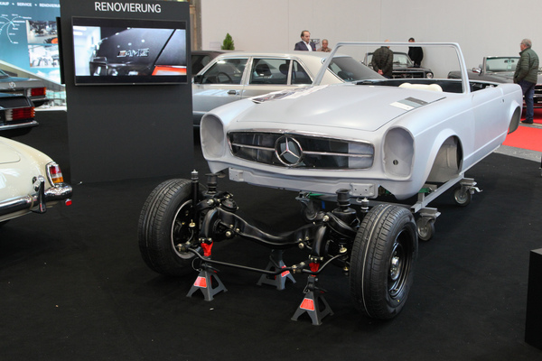 Stichwort "Renovierung" - eine Mercedes-Benz Pagode wird wiedergeboren - Motorworld Classics Berlin 2019